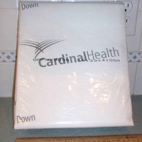 (10) 30x36 Cardinal Health Bed Disposable Pads Incontinence / Pet Pee UPPMX3036